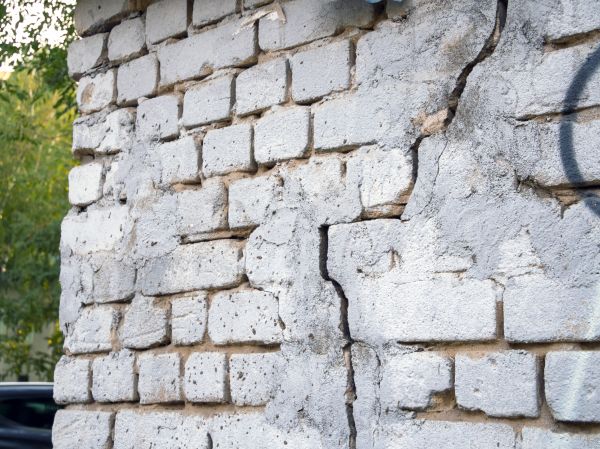 Cracked Brick Wall Repair in Poughkeepsie